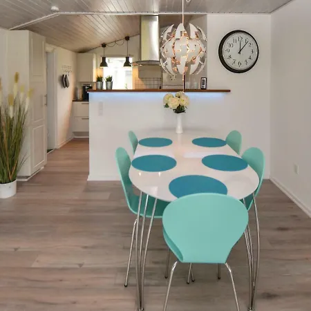 Vakantiehuis Two-bedroom Holiday In *